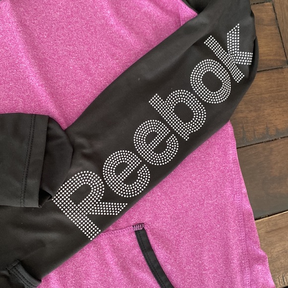 💗Sold💗 Reebok workout Pullover 💗 - Picture 3 of 6